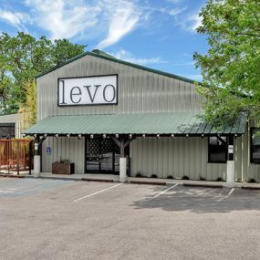 Levo works to showcase the richness of our terroir while still maintaining delicate varietal specificity
