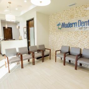 Bild von Modern Dentistry of St. Cloud: Yang Hua, DMD