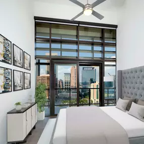 Penthouse with spacious bedrooms and city views and balcony