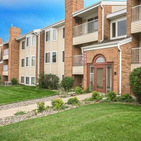 Looking for modern and well-designed apartments in Eagan, MN? Learn more about our pet-friendly apartments today!