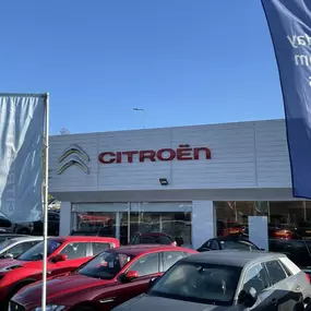 Outside Citroen Banbury Showroom