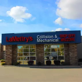 Bild von LaMettry's Collision, Inc. of Lakeville