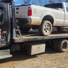 call now for a heavy duty towing service!