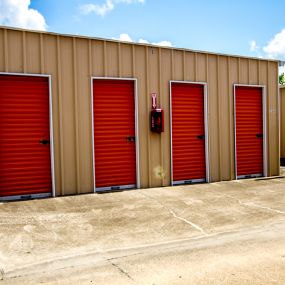Able Self Storage in Pearland, TX offers easy-access drive-up non-climate-controlled self storage units in multiple sizes to fit all of your belongings at affordable rates to fit your budget.