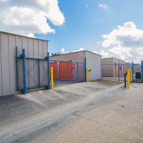 Able Self Storage in Pearland, TX is fully fenced and gated and is equipped with 24/7 video recording cameras and state-of-the-art lighting throughout the facility for the safety of our customers and their belongings.