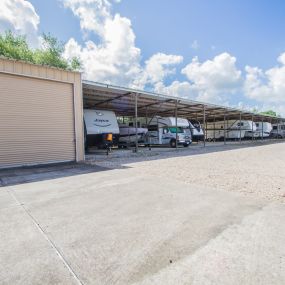 Able Self Storage in Pearland offers covered parking spots for your boats, RVs, trucks, trailers, campers and more!