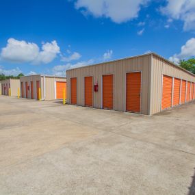 Able Self Storage in Pearland, TX offers easy-access drive-up non-climate-controlled self storage units in multiple sizes to fit all of your belongings at affordable rates to fit your budget.