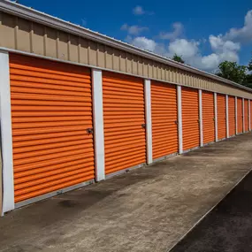 Able Self Storage in Pearland, TX offers easy-access drive-up non-climate-controlled self storage units in multiple sizes to fit all of your belongings at affordable rates to fit your budget.