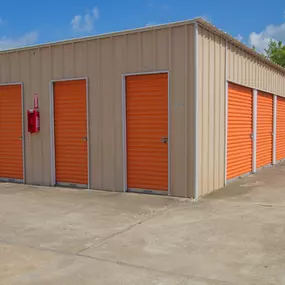 Able Self Storage in Pearland, TX offers easy-access drive-up non-climate-controlled self storage units in multiple sizes to fit all of your belongings at affordable rates to fit your budget.