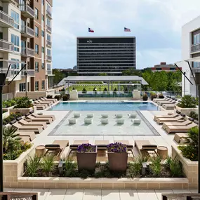 Zero edge swimming pool with views of midtown park