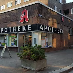 Aussenansicht der Apotheke am Bahrenfelder Bahnhof