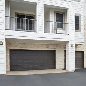 Private attached single and two-car garages at Camden Stoneleigh apartments in Austin, TX