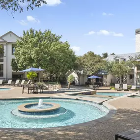 Resort-style pool with multiple levels at Camden Stoneleigh apartments in Austin, TX