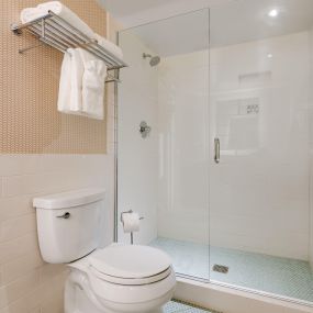 Grand Sea View King Bathroom