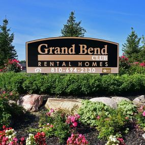 Entrance Grand Bend Club Apartments