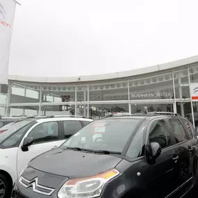 View from outside the Citroen Hull dealership