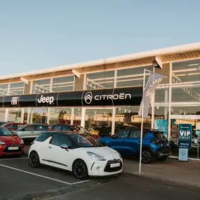 Evans Halshaw Citroen Hull Dealership Exterior