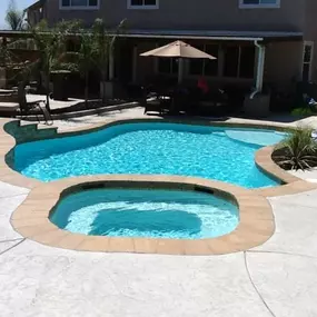 Freeform Custom Swimming Pool with Spa