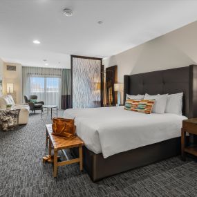 Oxford Hotel Bend is the only nationally recognized boutique four-diamond hotel in Central Oregon. Our upscale accommodations offer an organic fusion of sustainability with luxurious amenities and incomparable service.