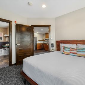 Oxford Hotel Bend is the only nationally recognized boutique four-diamond hotel in Central Oregon. Our upscale accommodations offer an organic fusion of sustainability with luxurious amenities and incomparable service.