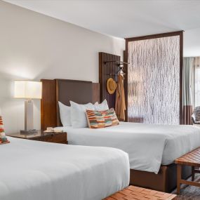 Oxford Hotel Bend is the only nationally recognized boutique four-diamond hotel in Central Oregon. Our upscale accommodations offer an organic fusion of sustainability with luxurious amenities and incomparable service.