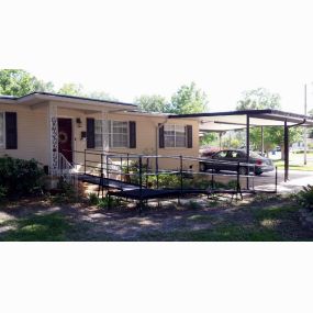 The North Florida Amramp team installed this modular ramp in a Jacksonville, FL home.