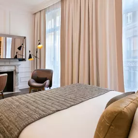 Bild von La Clef Champs-Élysées Paris by The Crest Collection