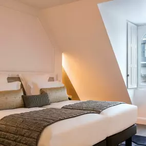 Bild von La Clef Champs-Élysées Paris by The Crest Collection