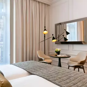 Bild von La Clef Champs-Élysées Paris by The Crest Collection