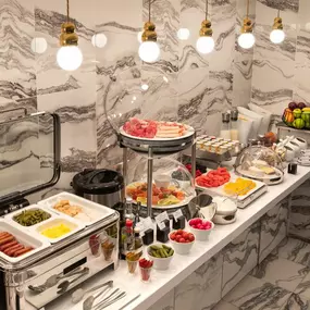 Bild von La Clef Champs-Élysées Paris by The Crest Collection