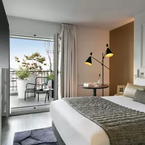 Bild von La Clef Champs-Élysées Paris by The Crest Collection