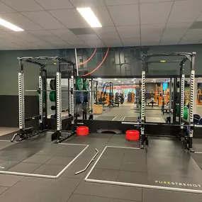 Basic-Fit Eindhoven Brussellaan 24/7 - free weight zone