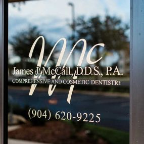 Bild von James J McCall DDS PA