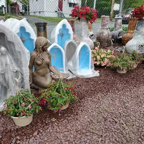 pond décor