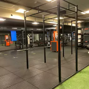 Basic-Fit Rotterdam Delftseplein 24/7 - free weight zone