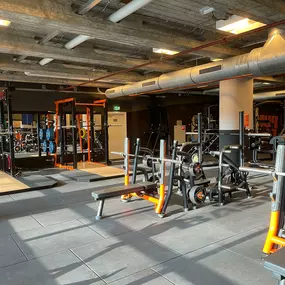 Basic-Fit Rotterdam Delftseplein 24/7 - free weight zone