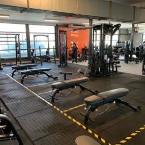 Basic-Fit Amsterdam Sportpark Kadoelen 24/7 - free weight zone