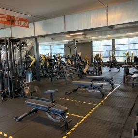 Basic-Fit Amsterdam Sportpark Kadoelen 24/7 - free weight zone