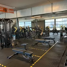 Basic-Fit Amsterdam Sportpark Kadoelen 24/7 - free weight zone