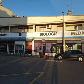 Bild von BIOGROUP - Laboratoire de Bron Hôtel de Ville