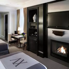 Double Contemporary Classic Room - 395 square feet. Fireplace