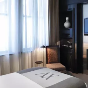 The Classic luxury hotel room accommodation at our Boston hotel is approximately 300 square feet with a walk-in rainforest shower. It has a spacious work area with a desk and comfortable chair in front of the fireplace. This room comes equipped with a Smart TV and a Queen sized bed. Find more detail about our Classic Hotel Rooms below.