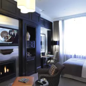 Have an unforgettable getaway with this stunning Boston hotel suite. The Bromfield Suite accommodations are approximately 970 square feet. This luxury one bedroom suite features a Studio Room combined with a separate Parlor Room which has a dining/boardroom table that can accommodate up to twelve people. Each room has a separate imported marble bathroom with a rainforest shower and whirlpool tub combination. This room type is equipped with a King bed option.
