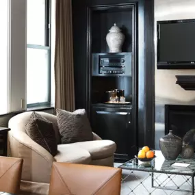 Have an unforgettable getaway with this stunning Boston hotel suite. The Bromfield Suite accommodations are approximately 970 square feet. This luxury one bedroom suite features a Studio Room combined with a separate Parlor Room which has a dining/boardroom table that can accommodate up to twelve people. Each room has a separate imported marble bathroom with a rainforest shower and whirlpool tub combination. This room type is equipped with a King bed option.