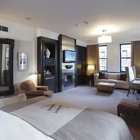Boston Common Studio - 485 square feet. Sun filled sitting area with corner views of historic Beacon Street. Comfortable Queen size pull-out sofa bed ($35.00 charge) in front of the fireplace