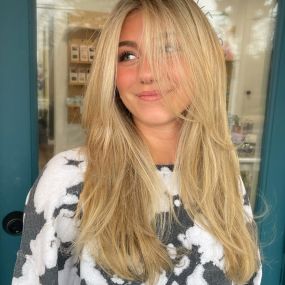 best blonde hair colorists in St. James