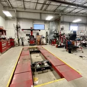 Ball Body Shop in Middleton – Equipment Bay at Ball Body Shop.