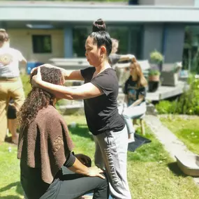 Massages en gelaatsbehandelingen - Bruids- en feestmake-up , pedicure, ontharing door holistische schoonheidsspecialiste te Arendonk. Een Gezonde en Verzorgde huid straalt uit wat u van binnen voelt.
Beauty and Bodycare is een Holistische Schoonheidsspecialist in Arendonk op basis van Ayurveda.  Ayurveda is een holistische benadering van gezondheid, waarbij het lichaam, geest en ziel als één geheel worden beschouwd. Ik ontvang je in een ruimte van rust en ontspanning voor een holistische schoonh