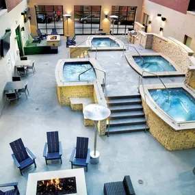 Courtyard & Hot Tubs at The Decker