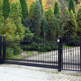 Bild von Cypress Garage and Gates